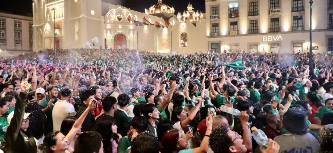 Corazón de Xalapa, escenario de una gran fiesta tricolor