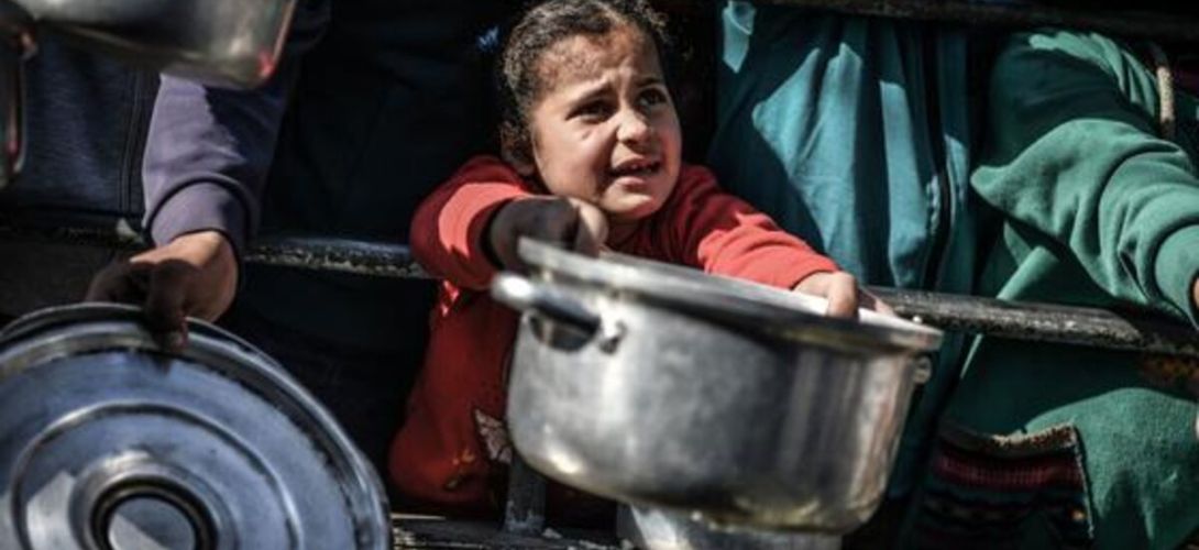 Hambruna en Gaza. Hay 14 mil bebés en riesgo de morir por bloqueo de ayuda humanitaria