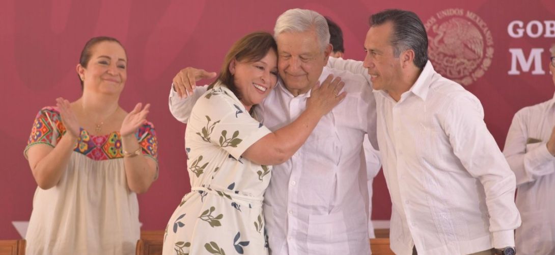 Inaugura AMLO Centro Cultural