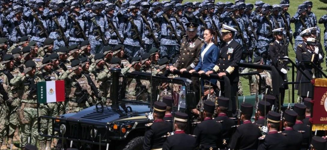 Recibe Claudia salutación de las Fuerzas Armadas