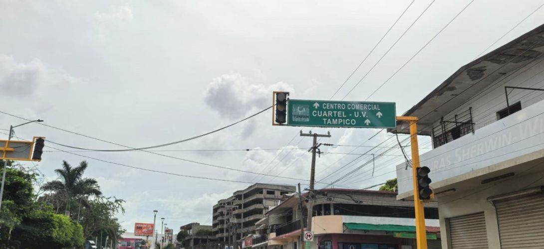 Lluvias dejan a más de 10 colonias sin luz