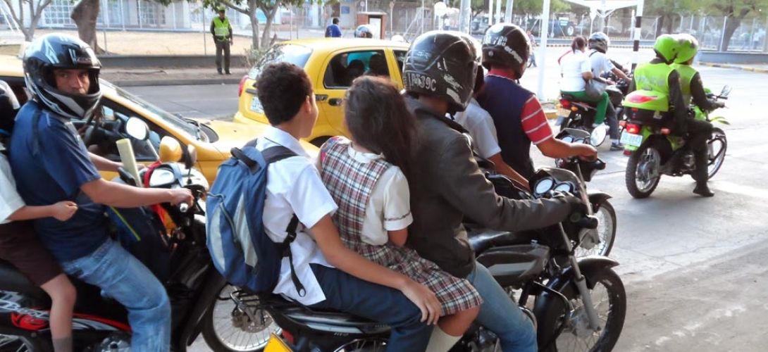 Prohibido que menores de 12 años viajen en motocicletas