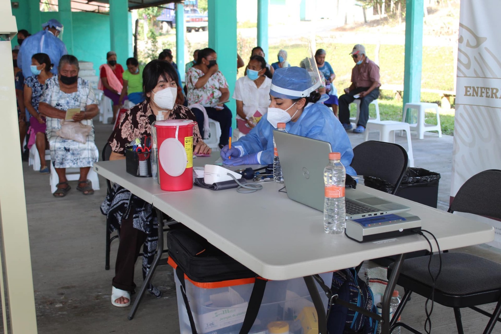 Brindan servicios médicos gratuitos