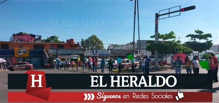 bloquean carretera