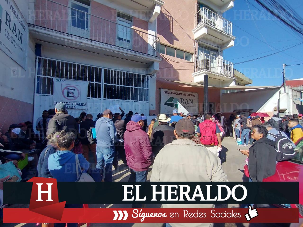 Ejidatarios protestan en Registro Agrario Nacional por 4