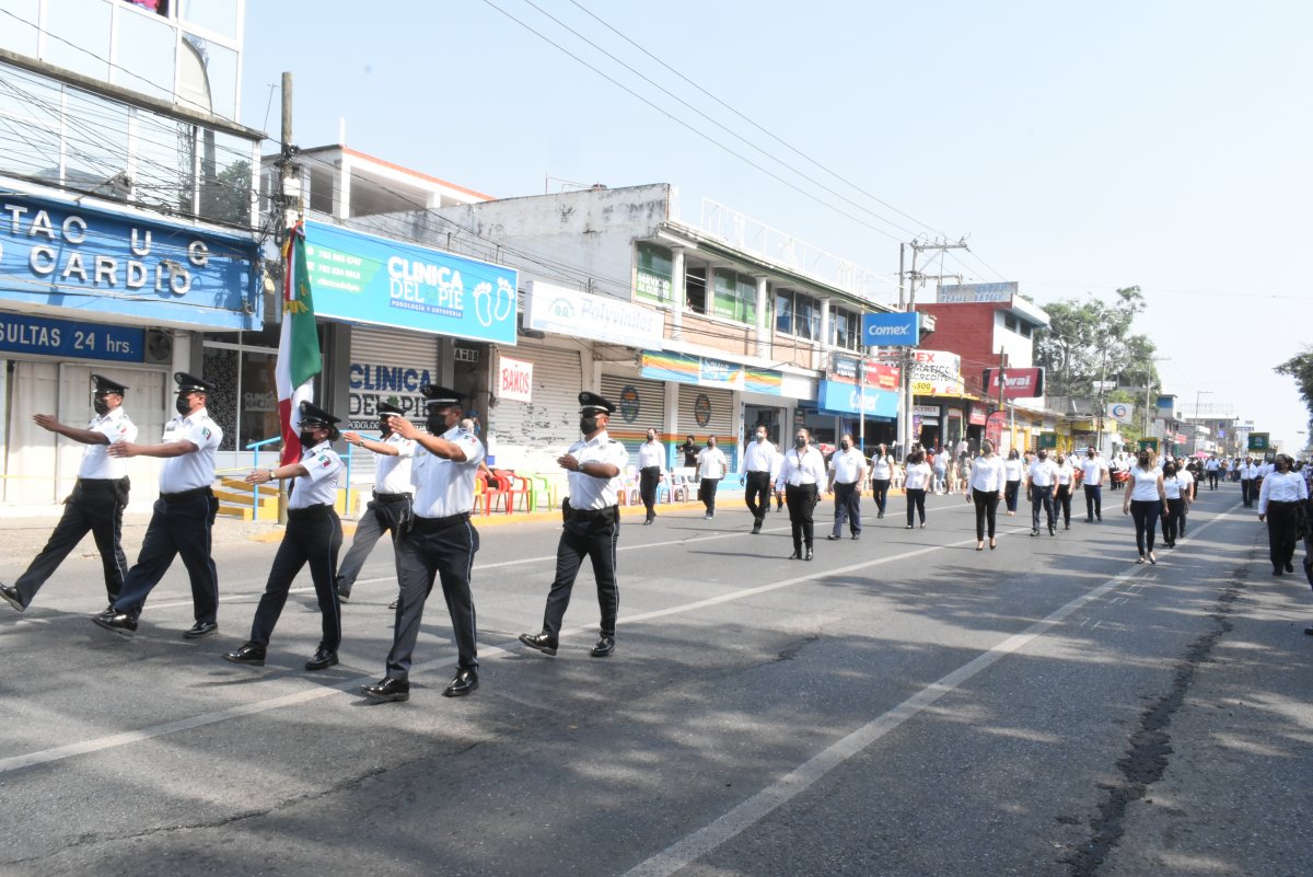 El Heraldo de Tuxpan - Convocan a participar en el desfile patrio