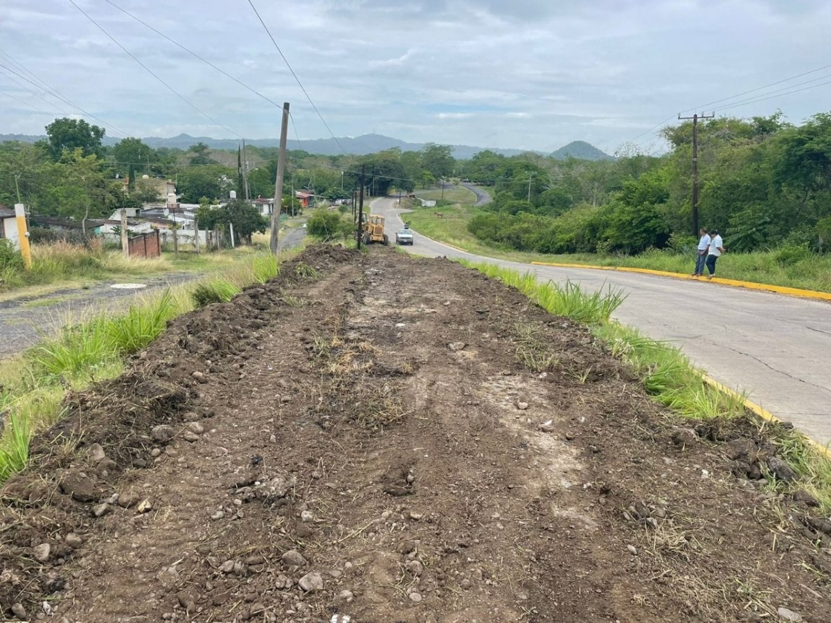 El Heraldo De Tuxpan Edifican Andador En Juan Felipe