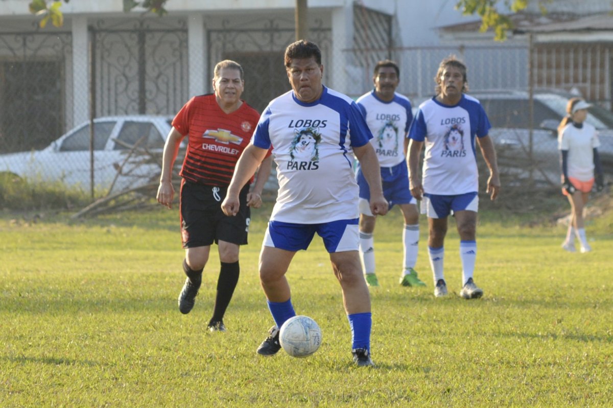 El Heraldo de Tuxpan - Lobos Paris va contra la Petro