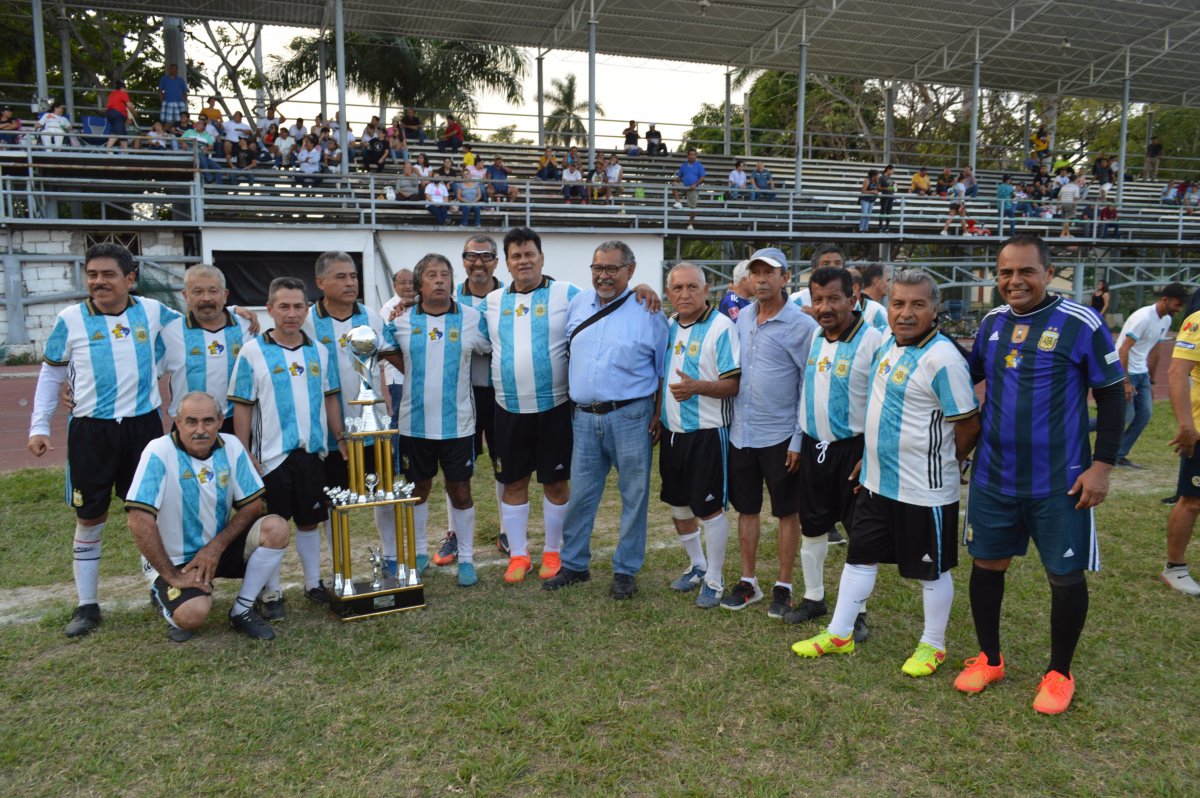 El Heraldo de Tuxpan - Lobos Paris se prepara