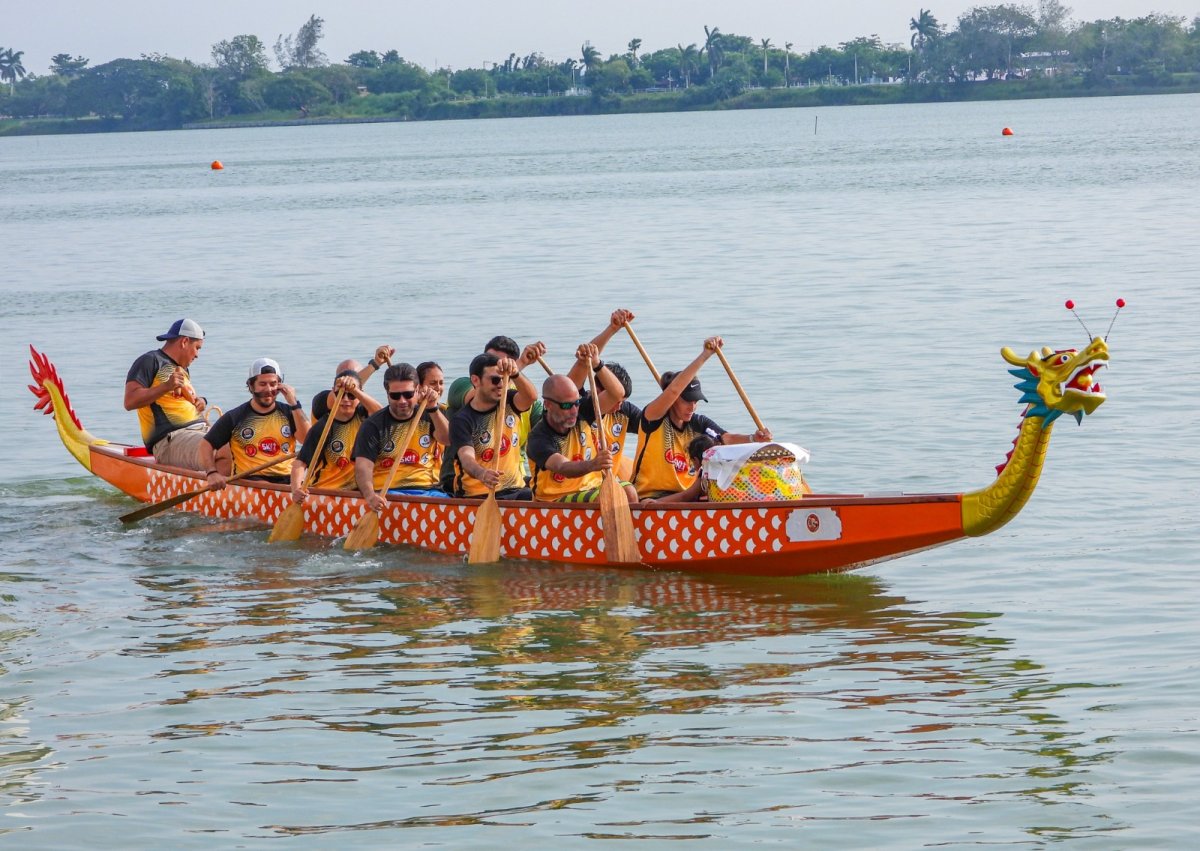 exitosa regata de botes de dragon 2