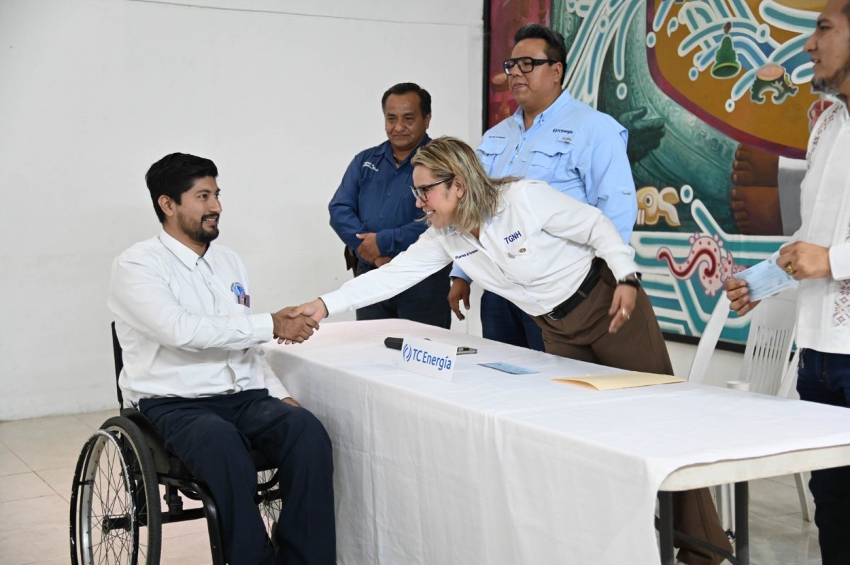 reciben estudiantes universitarios becas tc energia 2