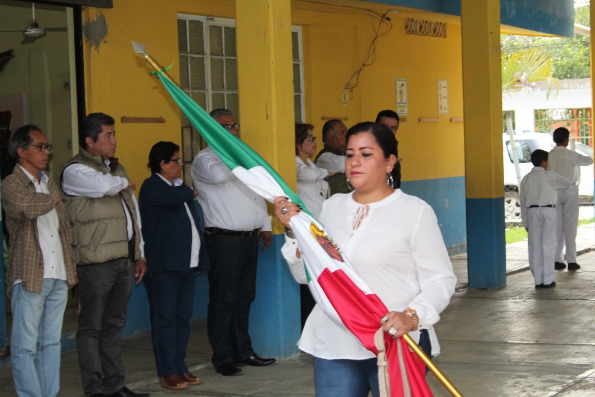 El Heraldo de Tuxpan - Honores a la bandera en la Escuela Primaria ...